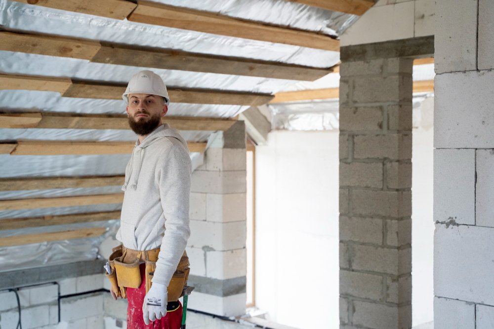 Comment calculer l&rsquo;épaisseur d&rsquo;isolant nécessaire pour maison confortable ?