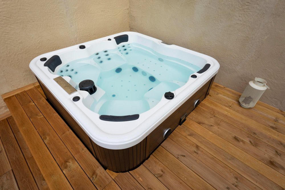 Installer un jacuzzi dans sa maison : tout ce qu&rsquo;il faut savoir (emplacement, législation, prix)