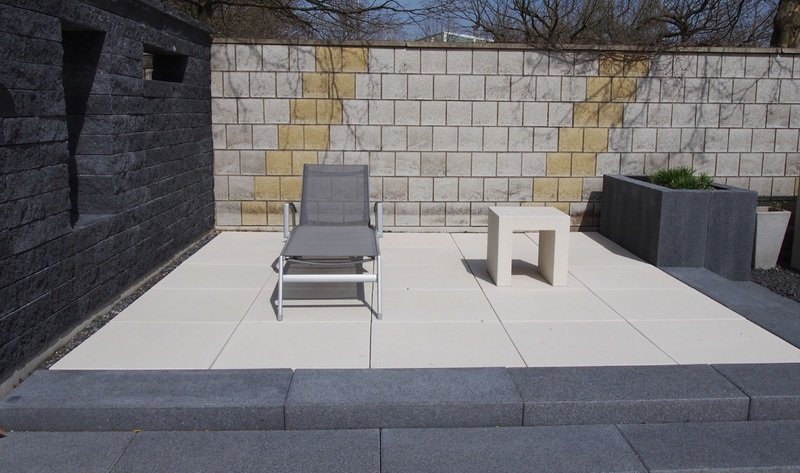 Guide complet pour installer une terrasse en béton devant sa maison
