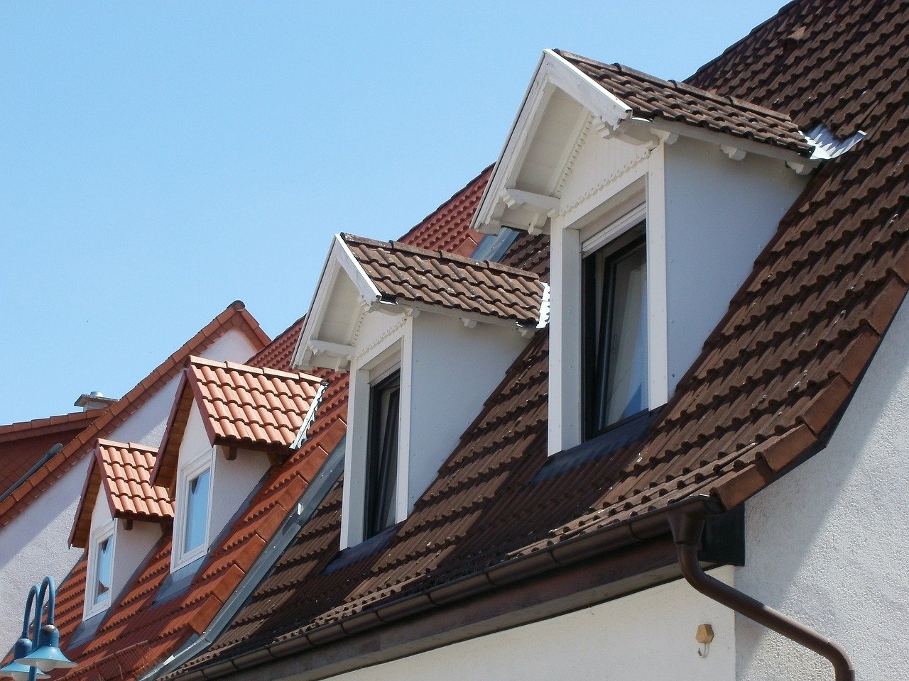 Les différents types de toitures : Guide complet sur les différents matériaux et styles de toit