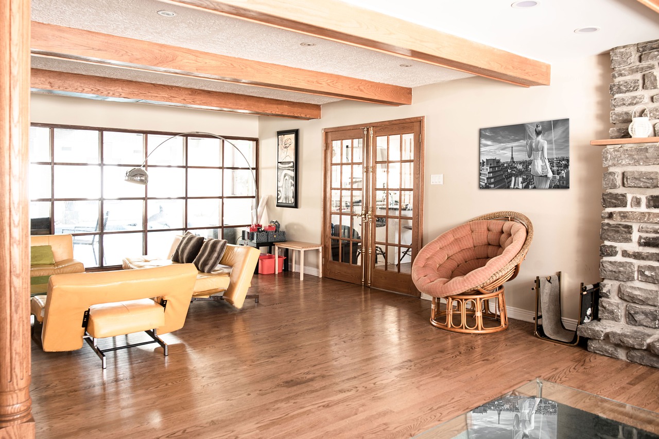 Comment sublimer vos poutres apparentes pour une décoration à la fois rustique et moderne ?