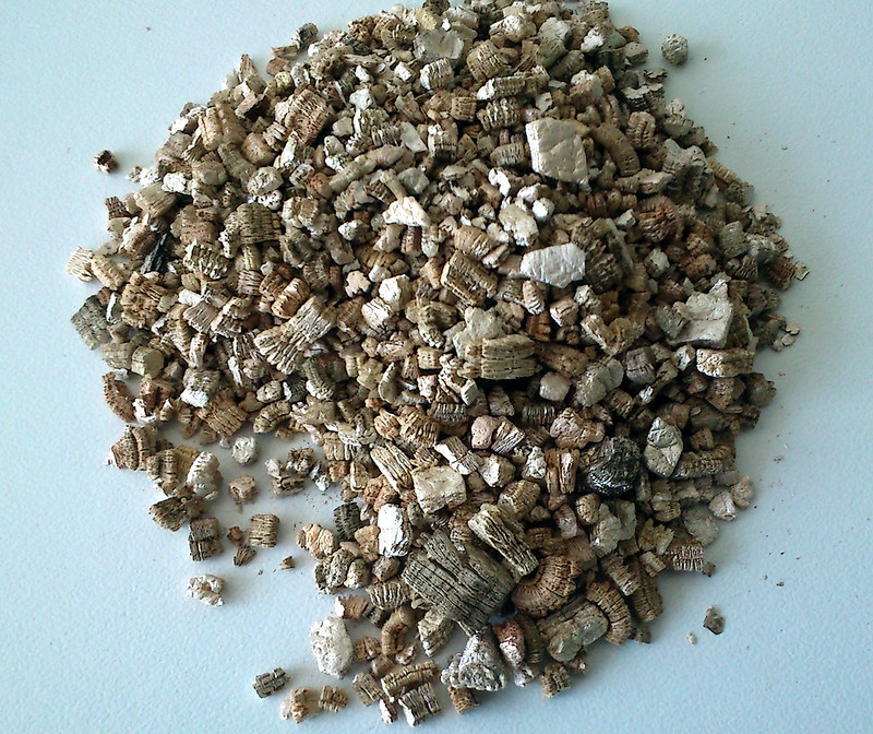 Quel est l&rsquo;intérêt de la vermiculite pour des travaux de rénovation ? (Avantages, inconvénients, utilisations, prix)