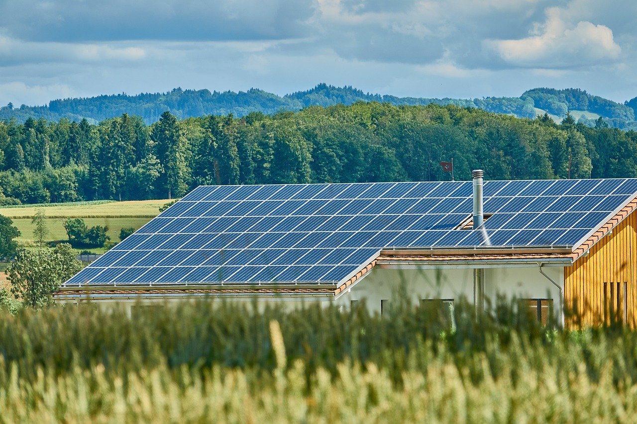 Installer un hangar photovoltaïque sur son exploitation agricole : les avantages