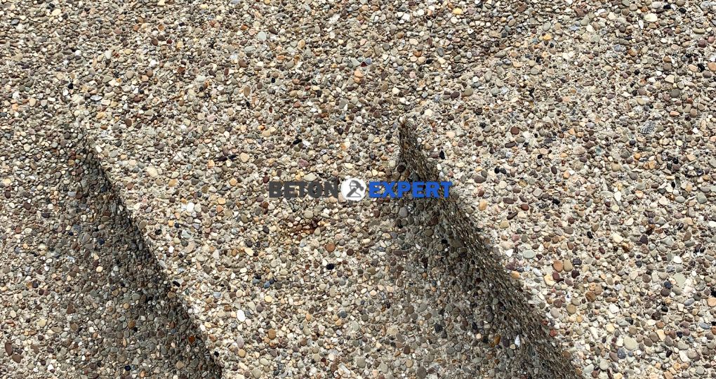 Allée de Jardin en Béton Désactivé: Élégance et Durabilité par Béton Expert