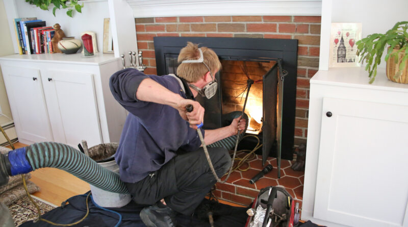 Entretien de cheminée : pourquoi installer une trappe de ramonage ?