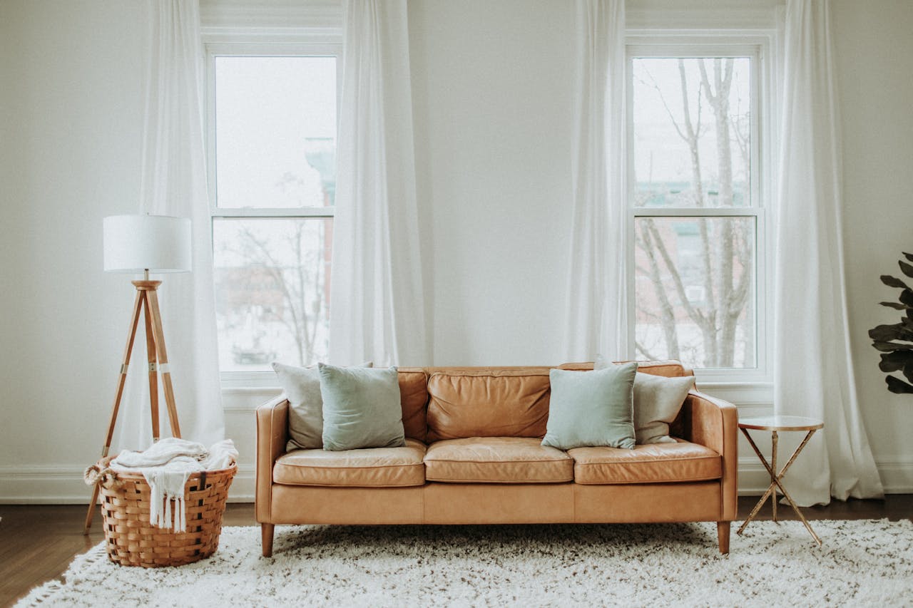 Coussins déco : les tendances, couleurs et textures à adopter cette saison