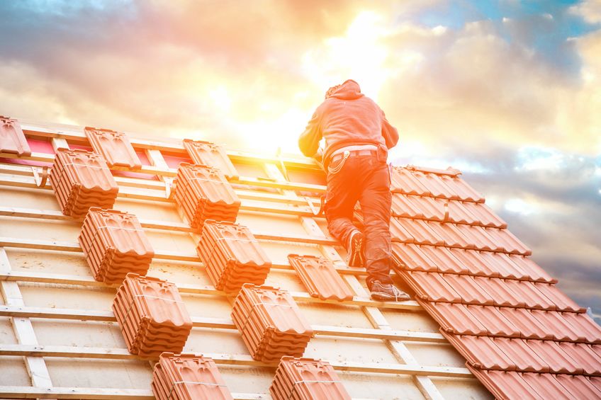 3 signes indiquant que votre toiture à Montréal nécessite une réparation urgente