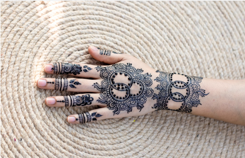 Tatouage en Ukraine : des traditions anciennes à l&rsquo;art contemporain