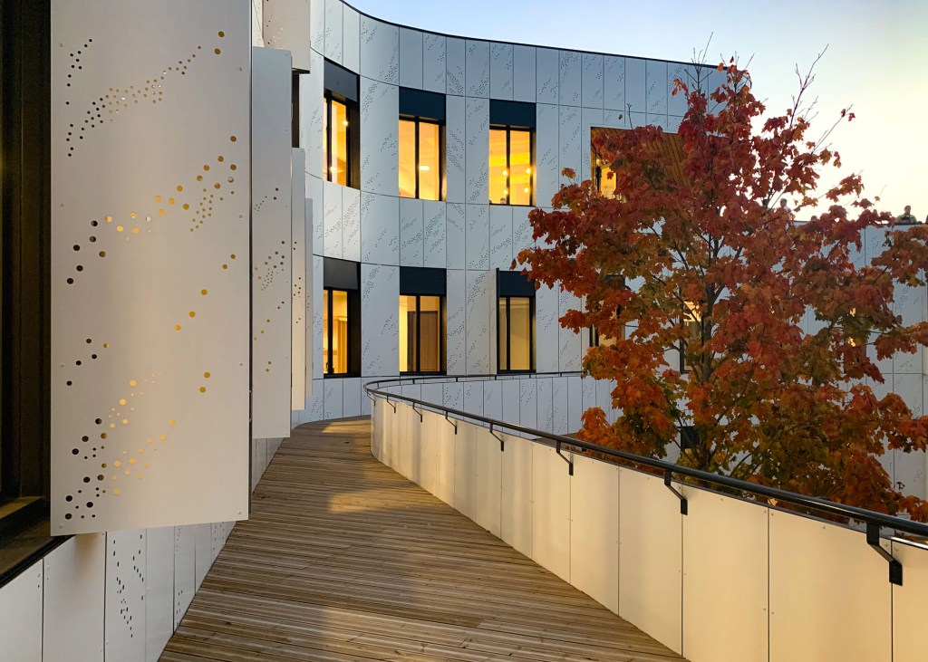 Pourquoi utiliser le panneau composite aluminium pour la rénovation de façade&nbsp;?