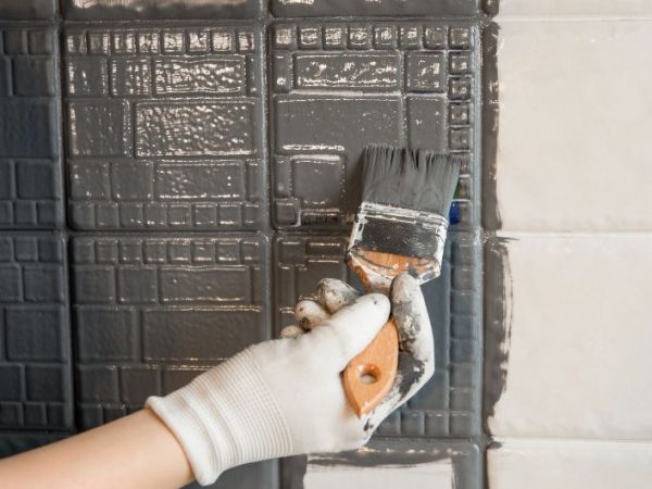 Comment peindre le carrelage de salle de bain ? 