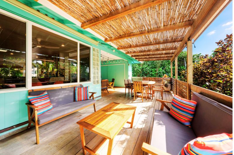 Pergola ou véranda : que choisir pour votre extérieur ?