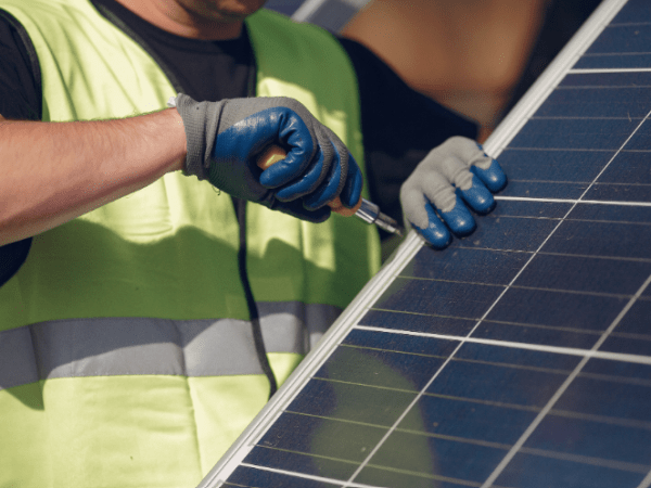 Aide à l’installation de panneaux solaires : où en est-on en 2025 ? Changements et&nbsp;perspectives