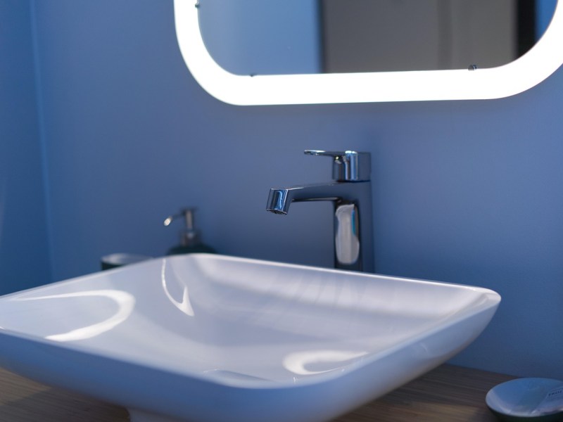 Quelle est la différence entre un robinet mélangeur et un robinet mitigeur&nbsp;?