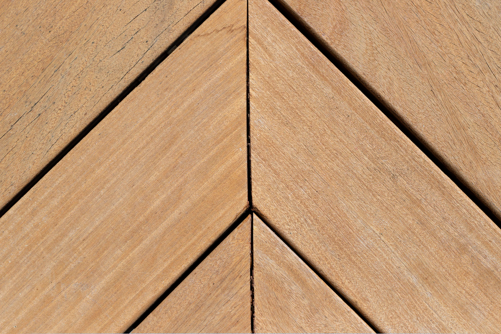 Carrelage aspect bois : Comment imiter parfaitement le parquet sans les contraintes