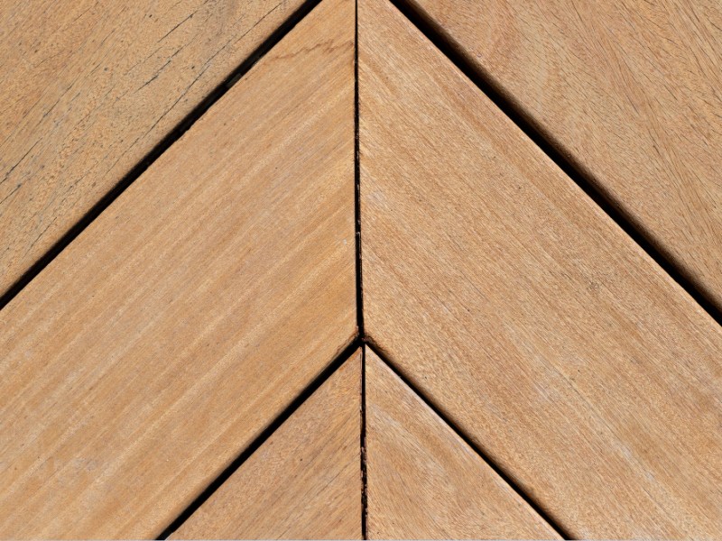 Carrelage aspect bois : Comment imiter parfaitement le parquet sans les&nbsp;contraintes