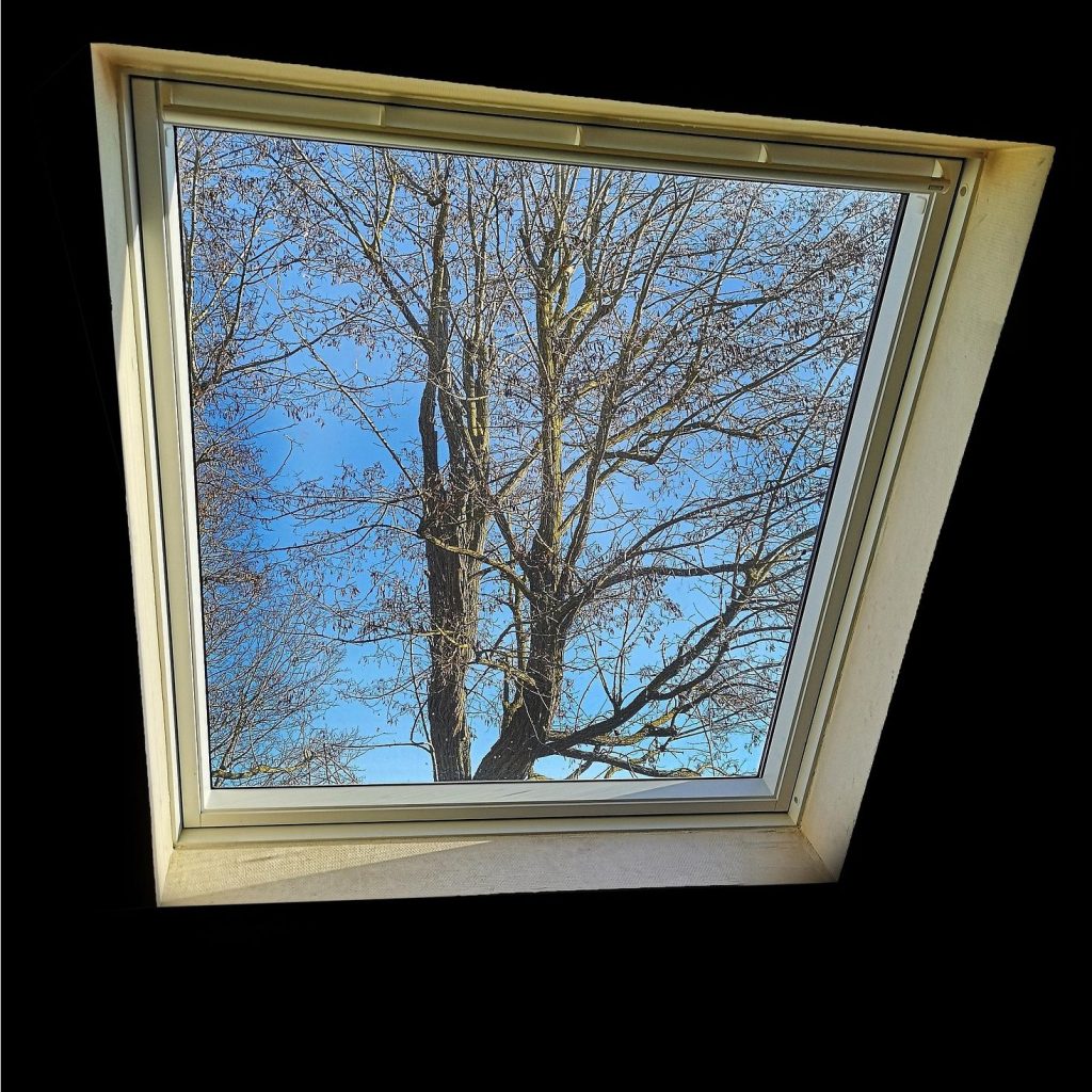 Fuite sur Velux : optez pour un abergement en zinc